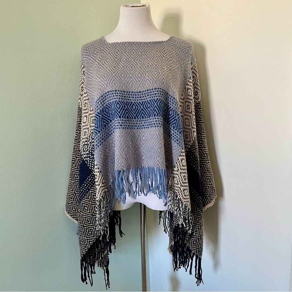 NWOT Charming Charlie Women’s Poncho Sweater OS
